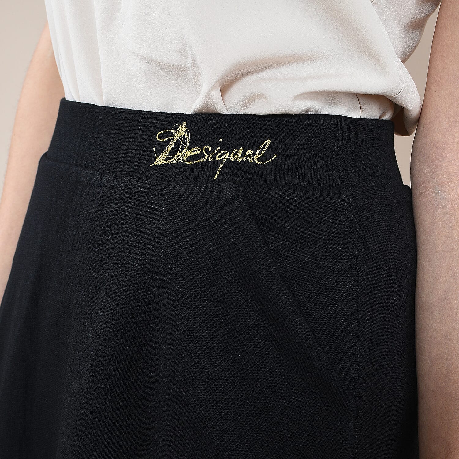DESIGUAL Hem Pattern Knitted Skirt (Size Large) - Black DESIGUAL Hem Pattern Knitted Skirt (Size Large) - Black