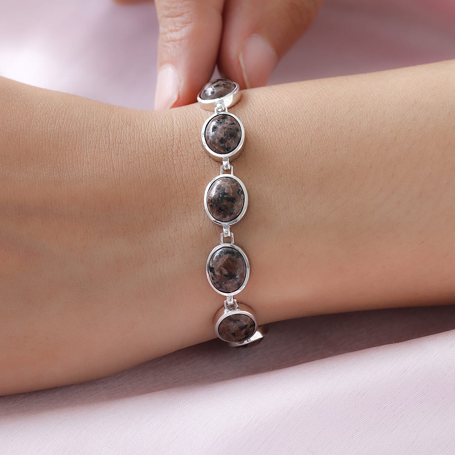 Yooperlite Link Bracelet (Size - 7.5) in Platinum Overlay Sterling Silver 30.84 ct, Silver Wt. 13.90 Gms