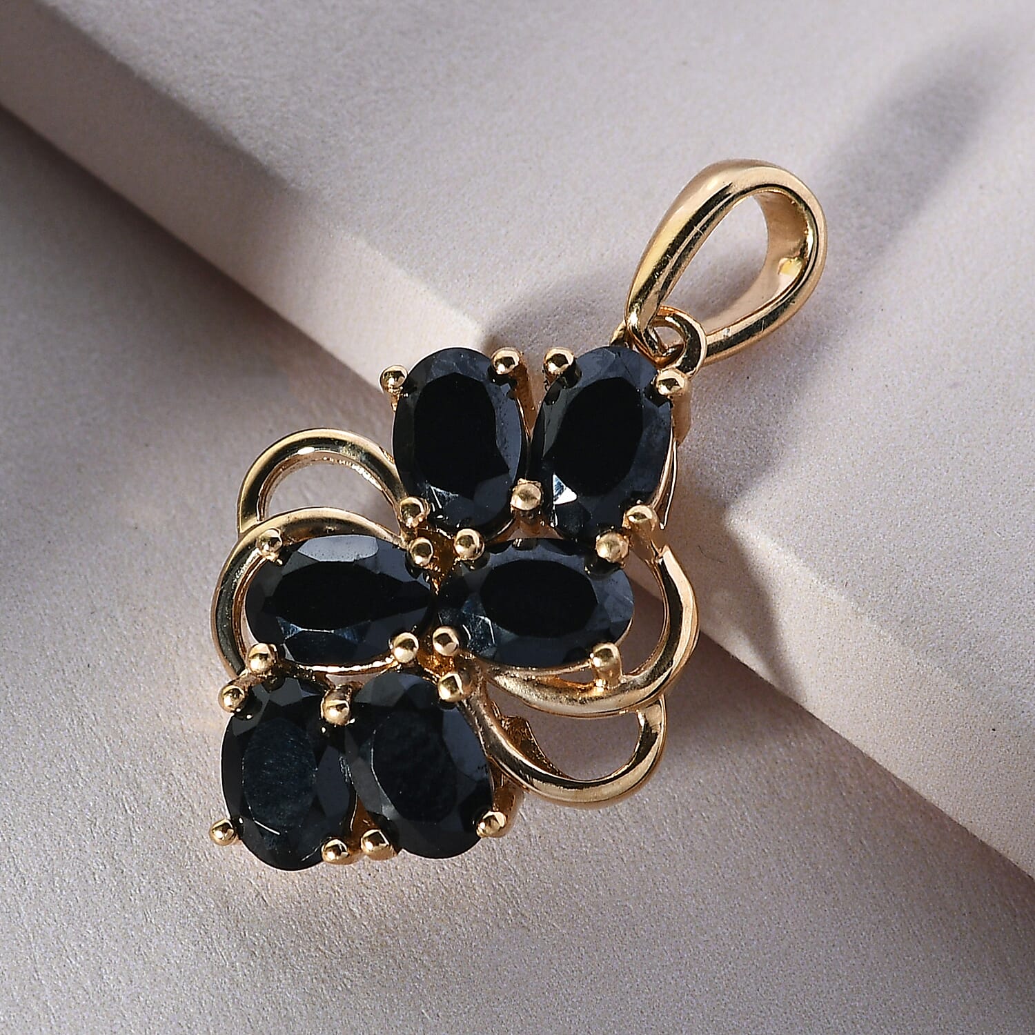 Boi Ploi Black Spinel Pendant in Sterling Silver 2.52 Ct.