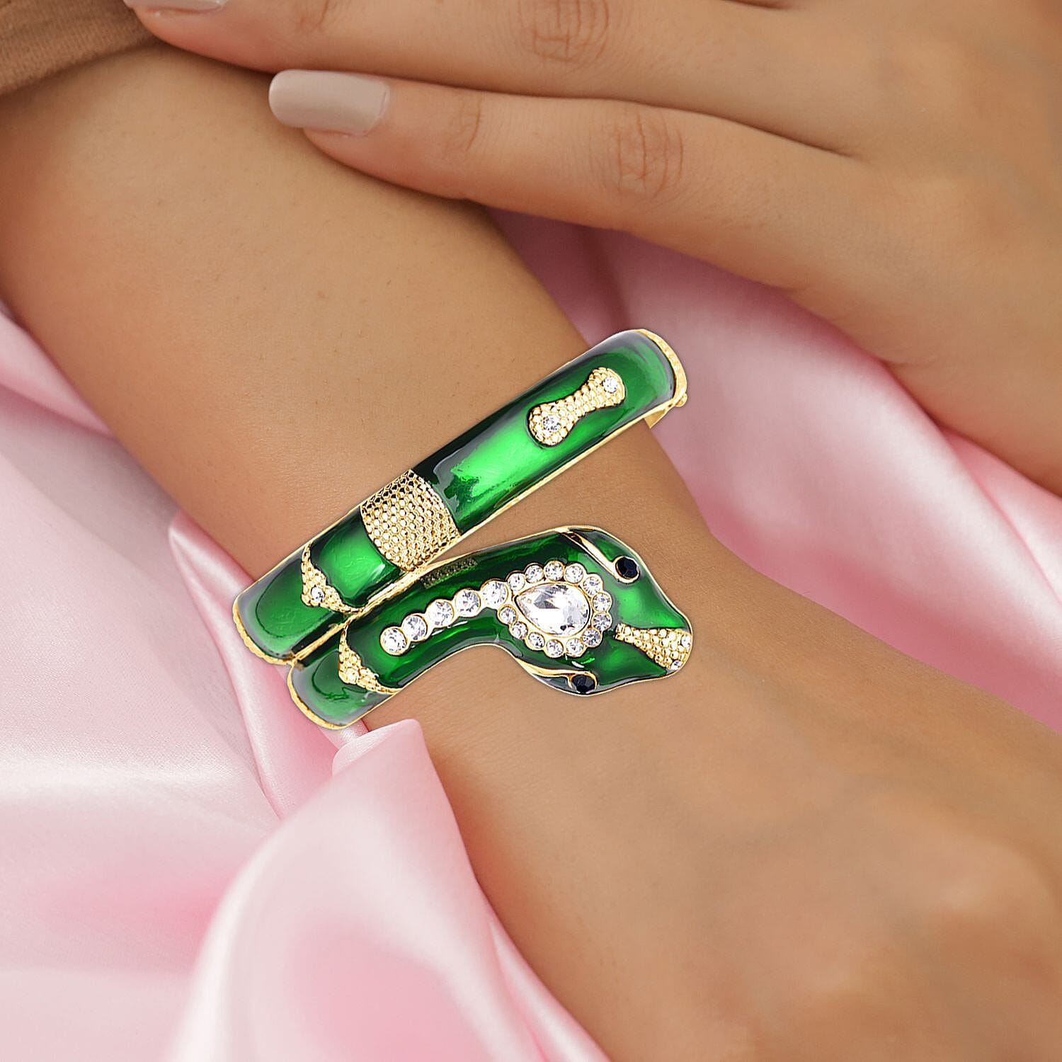 White Crystal , White Glass , Black Crystal Bangle 6.10 ct 6.100 Ct.