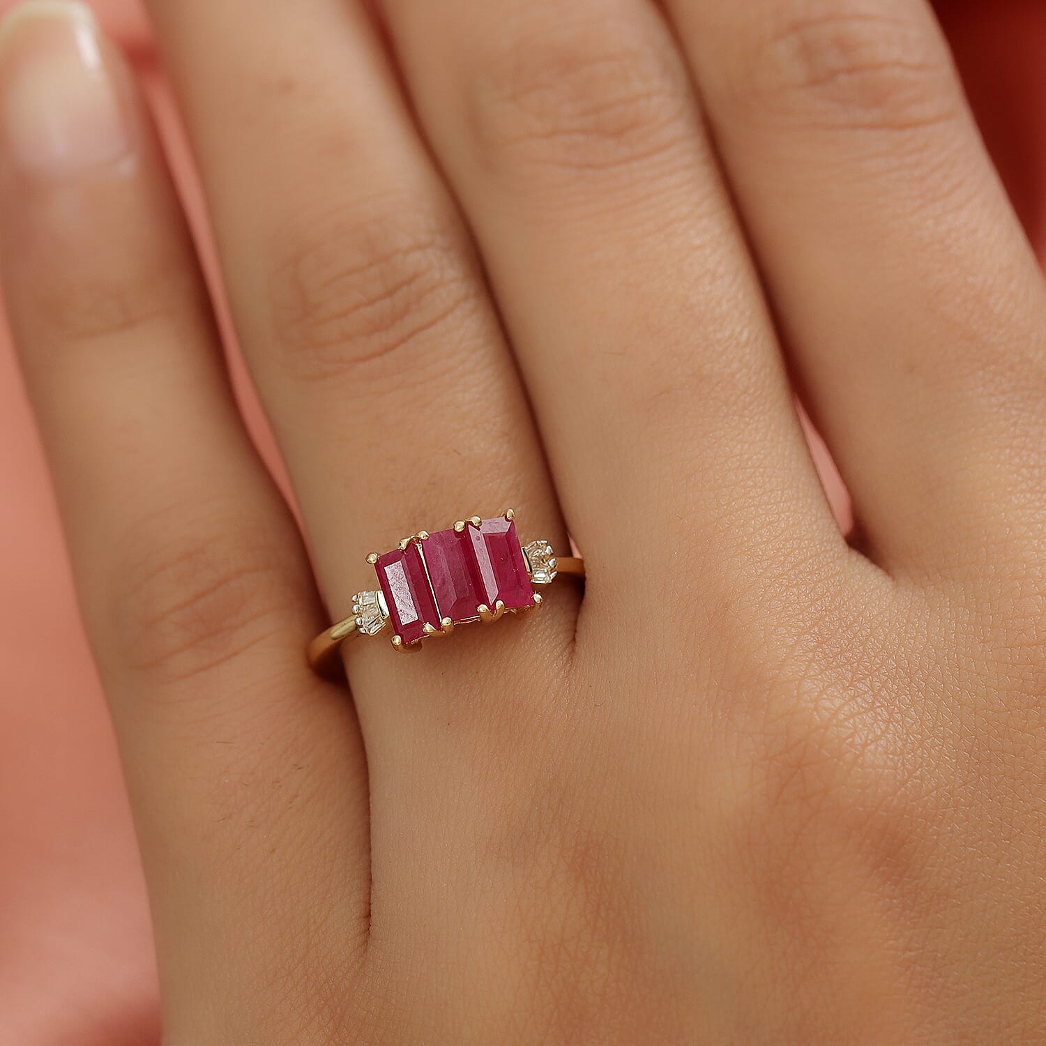 ILIANA 18K Yellow Gold AAA Ruby and Diamond (SI-G-H) Ring 1.54 Ct.