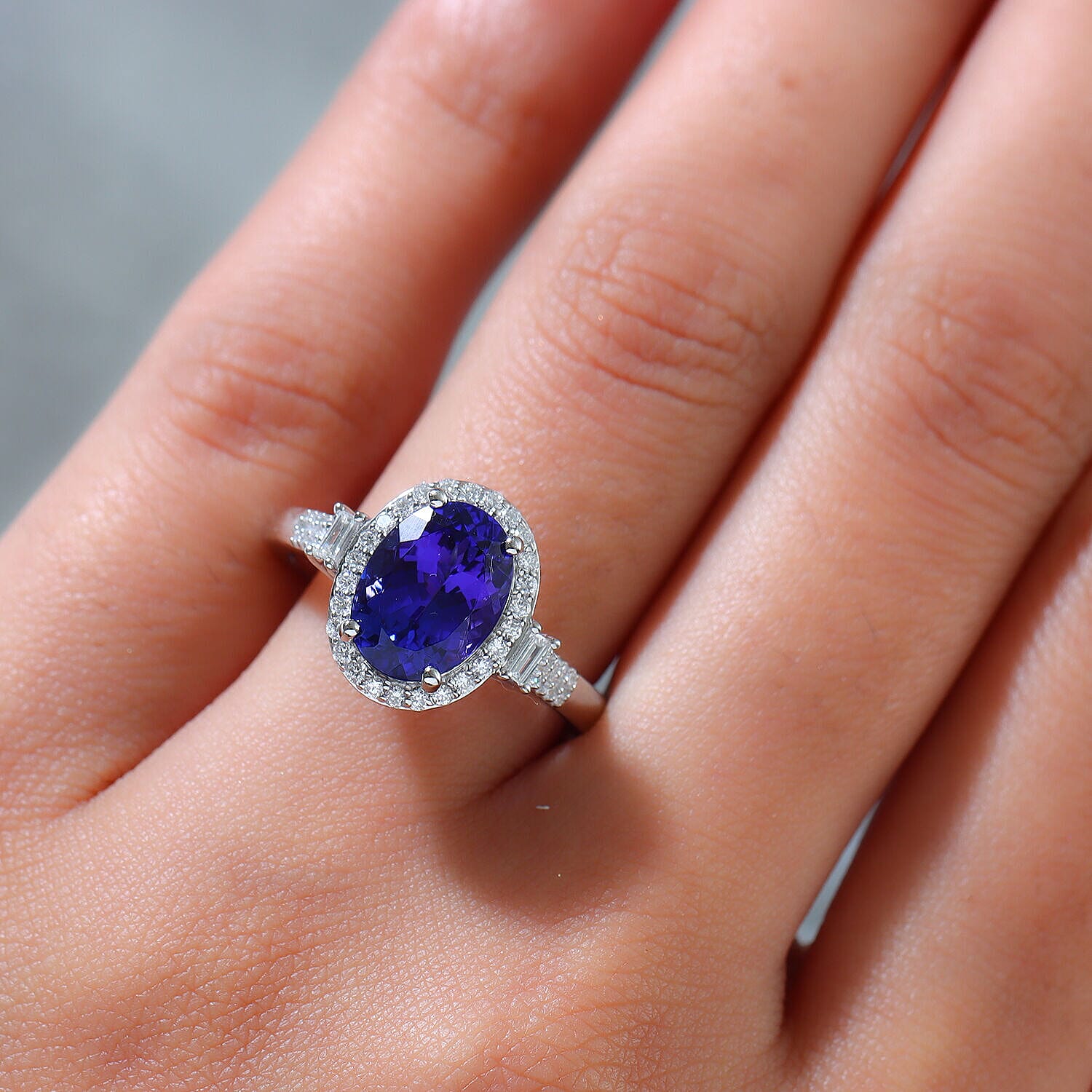 RHAPSODY 950 Platinum AAAA Tanzanite and Diamond (VS-E-F) Ring 4.50 Ct, Platinum Wt. 6.80 Gms