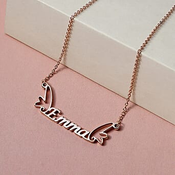 https://tjcuk.sirv.com/Products/D1/0/D10499/Personalised-Wings-Name-Necklace-in-Silver-Size-18+2-Inch-Font-Freeh_D10499.jpg?w=342&h=342
